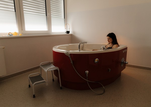 15 - porodní vana.jpg
