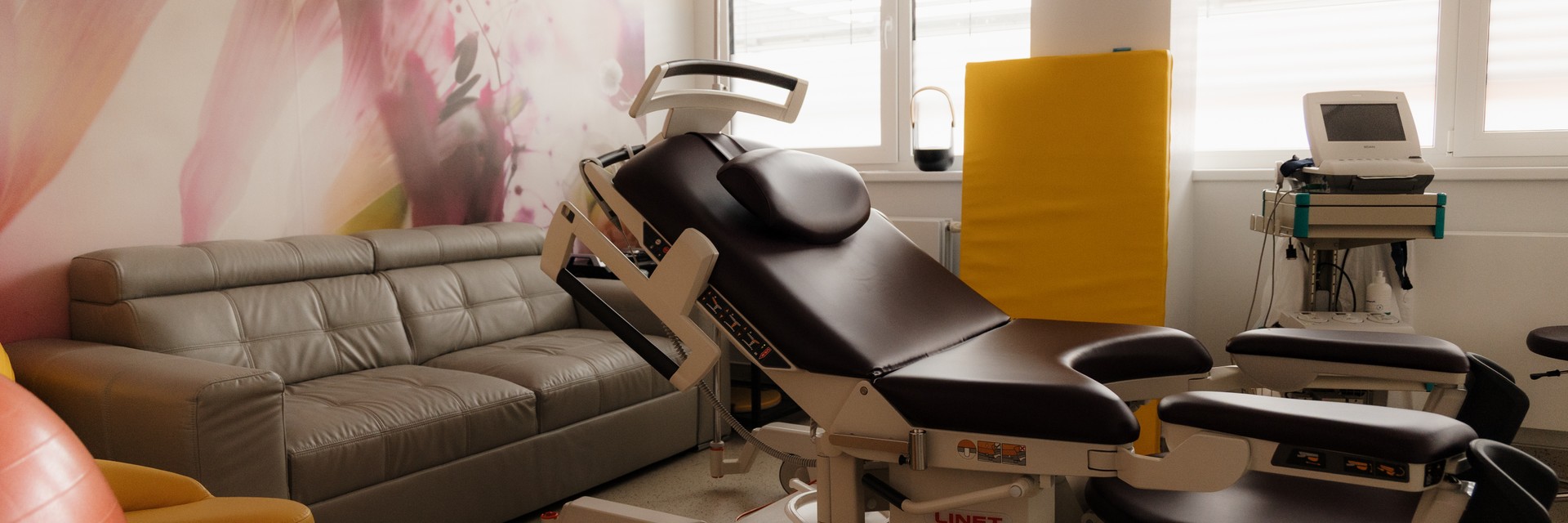 9 - porodní sál 2.jpg